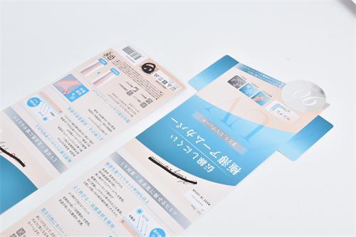 纸卡：方寸之间的品牌基石与设计智慧