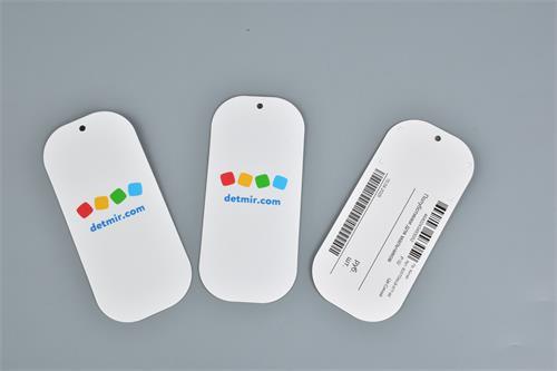 服装吊牌：品牌身份的关键组件与体验变革的核心节点